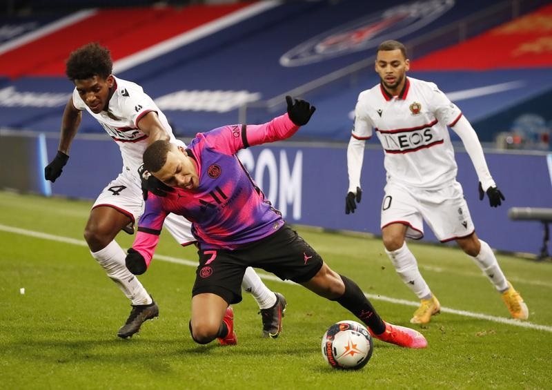 Kết quả Ligue 1 hôm nay 14/2: PSG, Lyon chia nửa buồn vui 1
