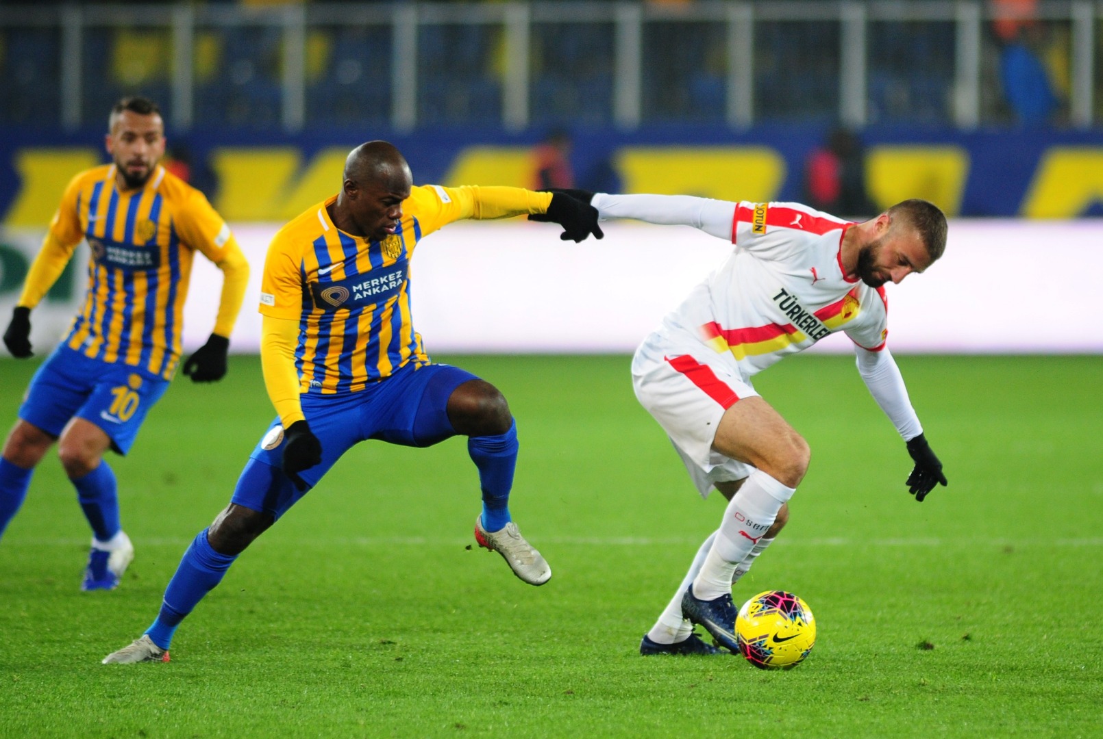 Nhận định, Soi kèo Fenerbahce vs Sivasspor, 00h30 ngày 12/5, VĐQG Thổ Nhĩ Kỳ 1