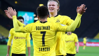 Sancho và Haaland thay nhau phá kỷ lục sau chiến thắng trước Schalke