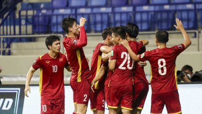 Việt Nam hạ Malaysia 2-1, cửa đi tiếp mở toang!